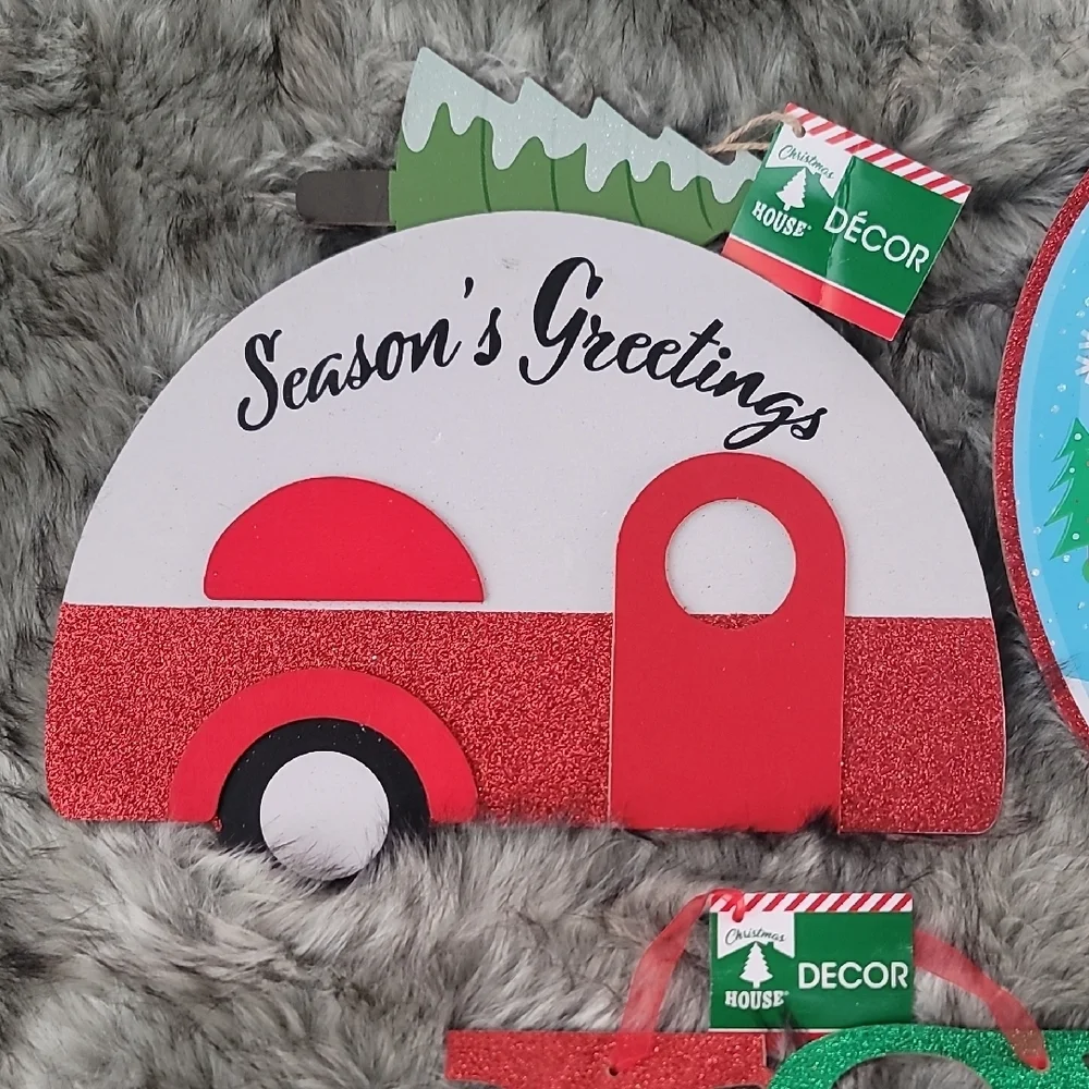 ✨3 for $15✨ Bundle sale –Festive Holiday Decor Set - Red, Green, White - Picture 3 of 11